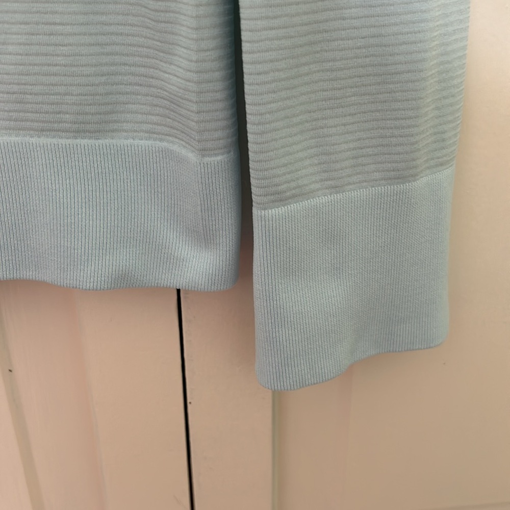 Lululemon Light Blue XS Stretchy Top - Picture 2 of 8